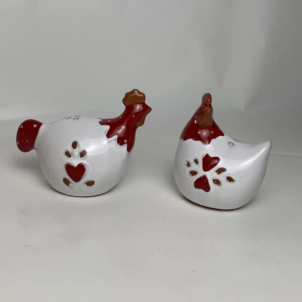 Vtg Style Ceramic Hen Salt and Pepper Shakers Red White Heart Farmhouse Decor